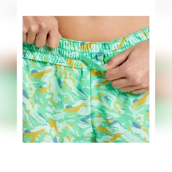 DSG Shorts Mid Rise Stride Run Camo Green Size Women's Small NWT - Picture 5 of 7